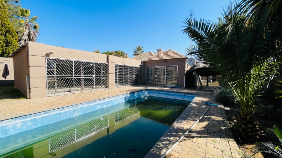 5 Bedroom Property for Sale in Van Der Hoff Park North West
